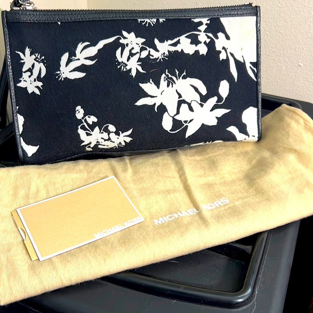 Michael Kors Wristlet